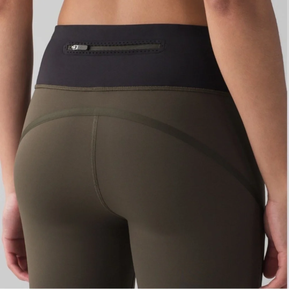 Lululemon Green and Black Smooth Stride Crop